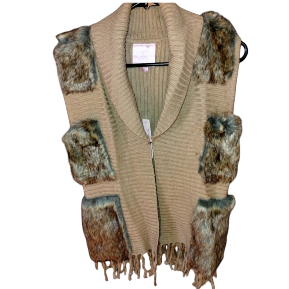 Romeo and Juliette Couture NWT sweater vest with faux fur, clasp in front fringe